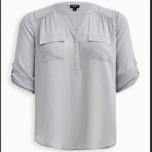 TORRID Harper blouse, light gray, georgette fabric, Plus size 3X(22-24)